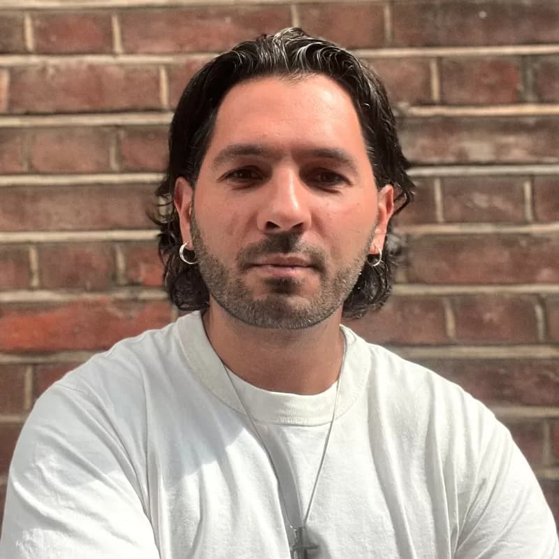 Tomi Borejszo, Founder